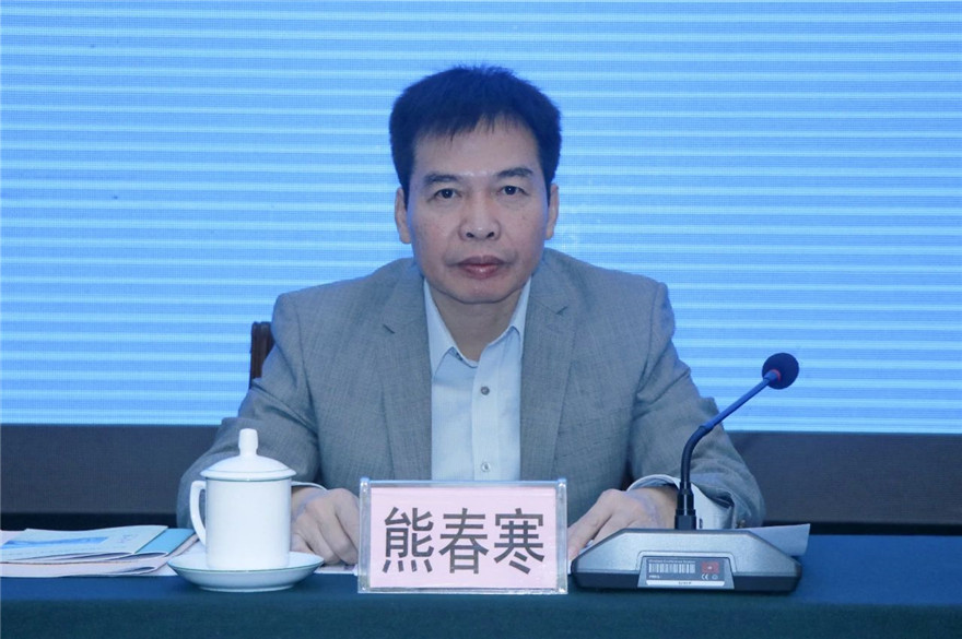 熊春寒讲话.jpg