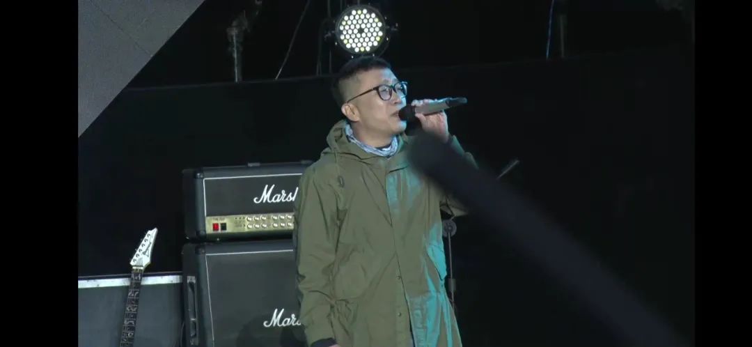 重量级大咖、著名歌手——庞龙登台演唱升.png