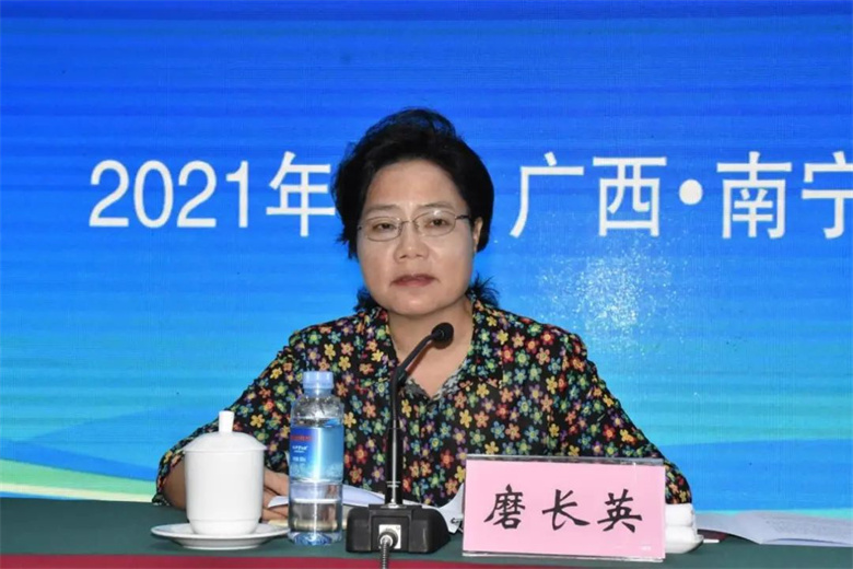 02自治区政协副主席、工商联主席磨长英讲话.jpg