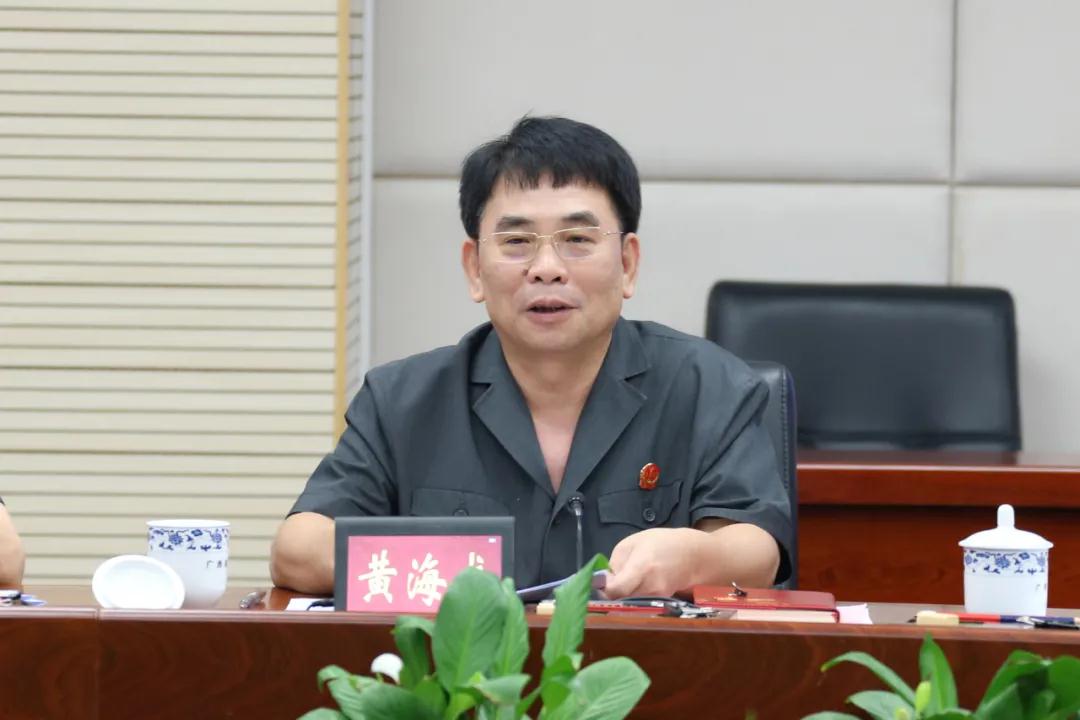 自治区高院党组书记、院长黄海龙讲话.jpg