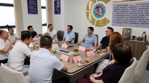 广西江苏商会赴南宁扬州商会（筹）座谈交流